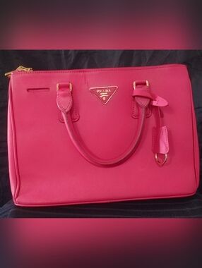 Prada Galleria medium Saffiano leather bag